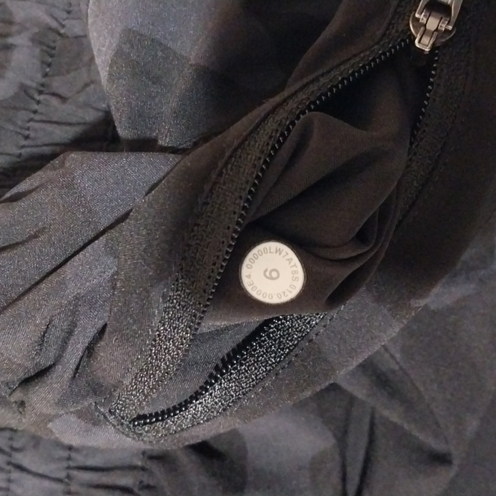 Lululemon Tracker Short - Picture 6 of 9